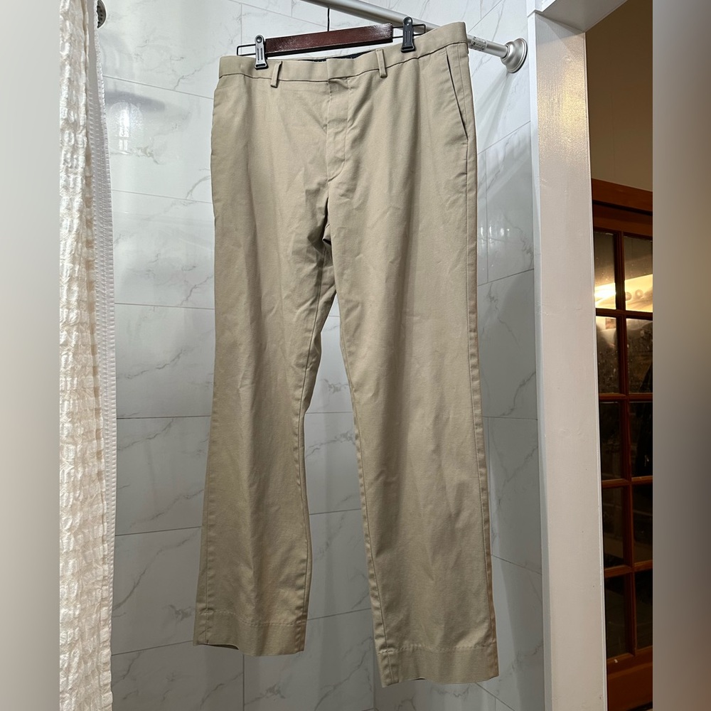 Banana Republic- EUC Men’s Slim Fit Khakis - 34 X 32